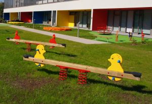 Klackalica na dvije opruge za dvoje djece, zec i pile