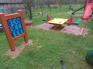 Klackalica na dvije opruge za četvero djece, zec