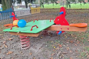 Klackalica na dvije opruge za četvero djece, zec