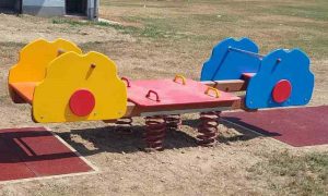 Njihalica na četiri opruge za više djece