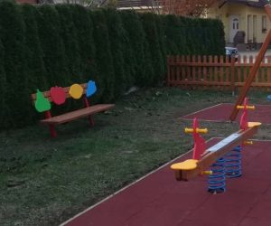 Klupa s naslonom, voće