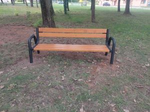 Klupa s naslonom i rukohvatima, tip Rijeka