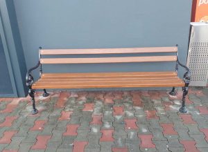 Klupa s naslonom, tip barok